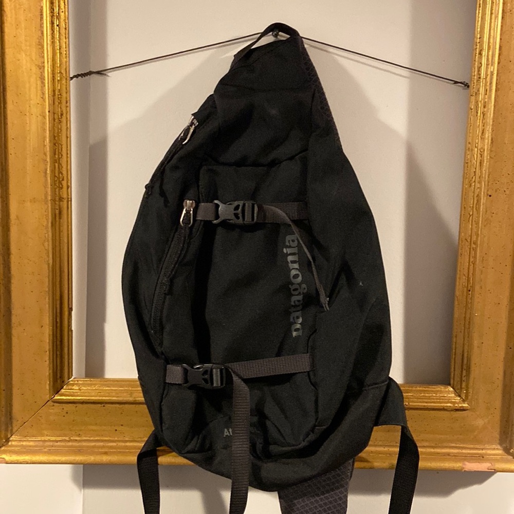 Patagonia Atom 8L , small sling bag , like new